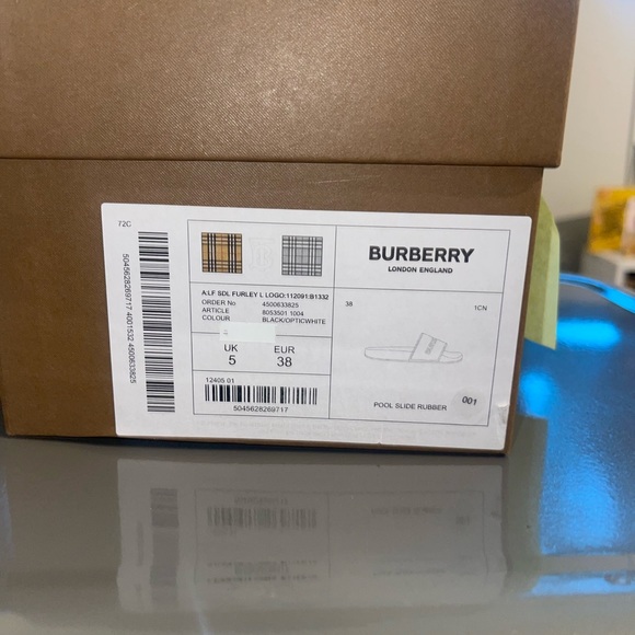 Burberry
lettering logo flat slides size 5 - Picture 5 of 5